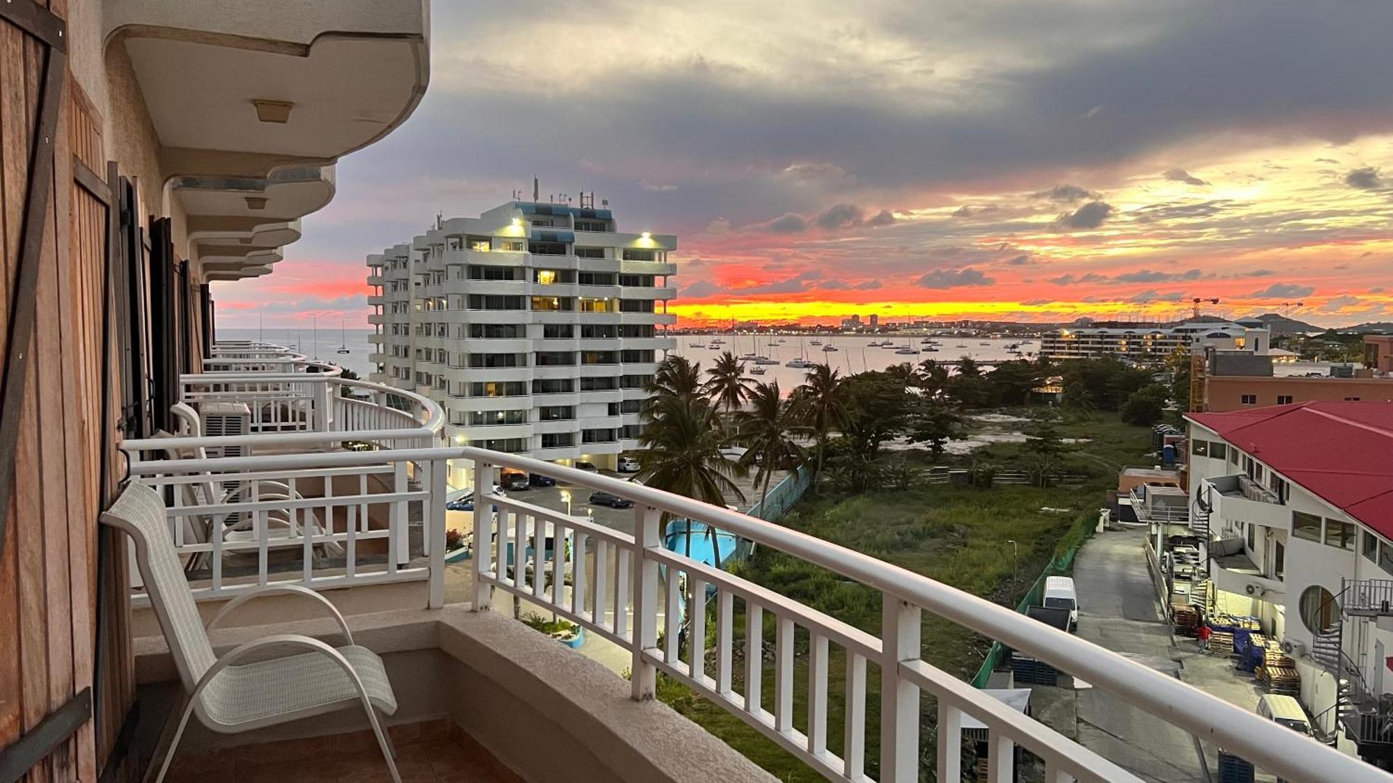 Simpson Bay Suites Екстериор снимка